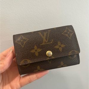 Authentic Louis Vuitton monogram 6 key holder